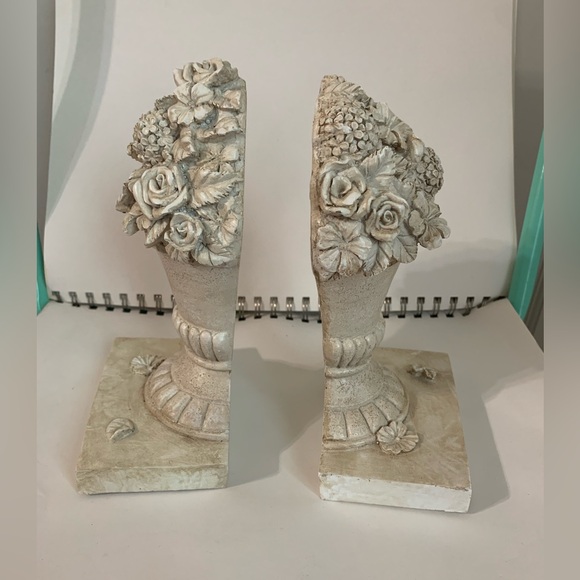 Shabby Chic Style Distressed Ivory Resin Flower Pot Bookends - Picture 2 of 5
